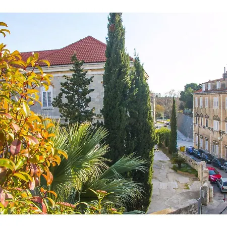 Modern + Terrace Apartman Split