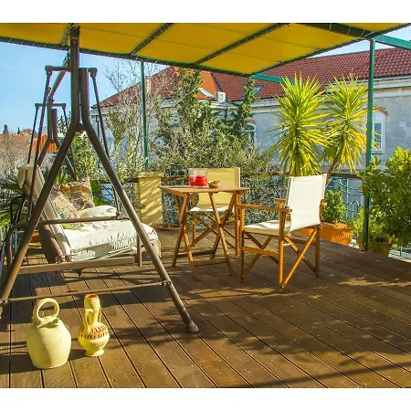 Modern + Terrace * Split